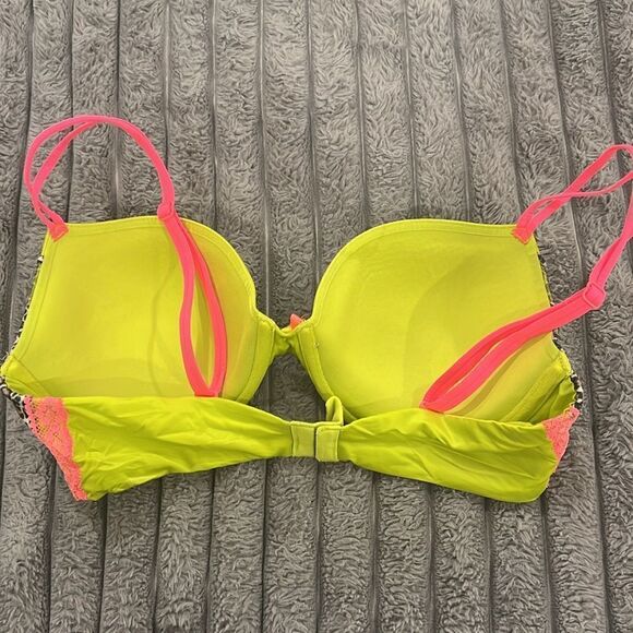 Victoria’s Secret lined Demi Bra - Picture 2 of 5